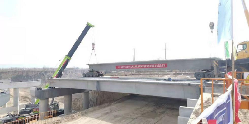 西部分公司榆中生態(tài)創(chuàng)新城夏緯七路項(xiàng)目首榀箱梁架設(shè)啟動