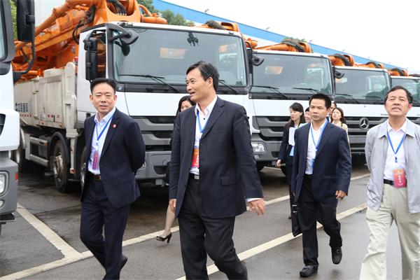 余津勃參加加強產(chǎn)融學(xué)合作、推進湖南“十三五”發(fā)展座談會