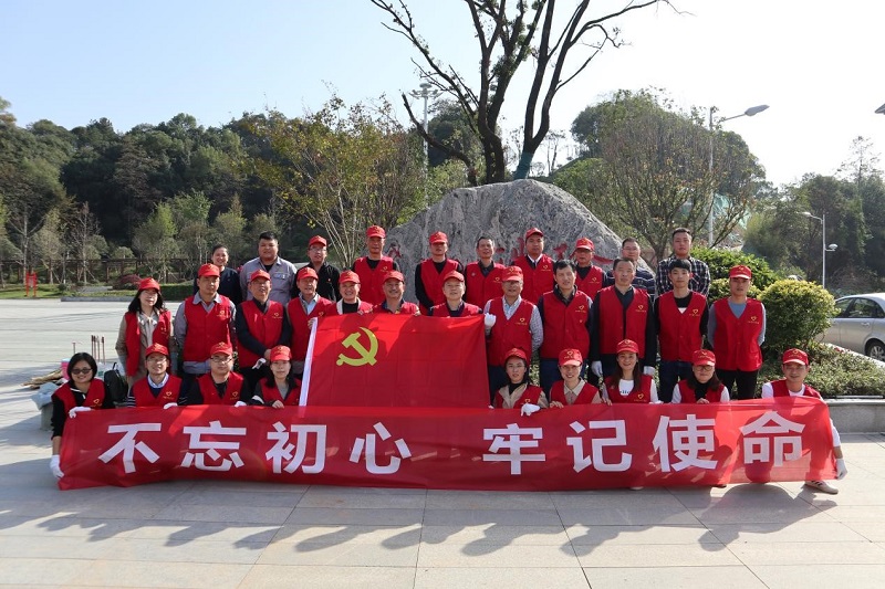 中南、建筑、中化地產(chǎn)聯(lián)合開展主題教育黨員志愿服務(wù)活動(dòng)