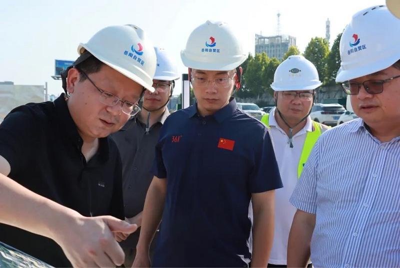 王東輝、周玉萍一行調(diào)研岳陽(yáng)自貿(mào)片區(qū)EOD建設(shè)項(xiàng)目