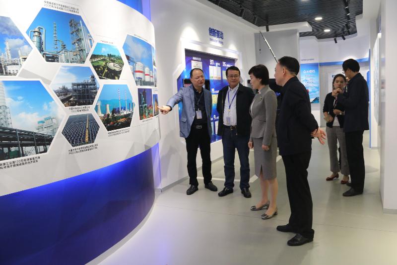 2018年10月，時(shí)任岳陽(yáng)市委副書記、市長(zhǎng)李愛武來(lái)公司調(diào)研