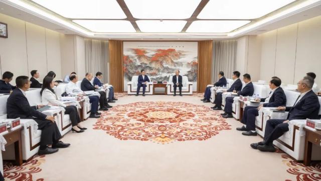 莫鼎革與廣州市委副書記、市長(zhǎng)孫志洋舉行會(huì)談