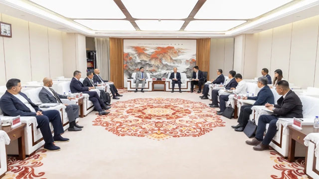 莫鼎革會(huì)見阿布扎比國(guó)家石油公司TA’ZIZ首席執(zhí)行官馬沙爾?薩烏德?阿爾金迪