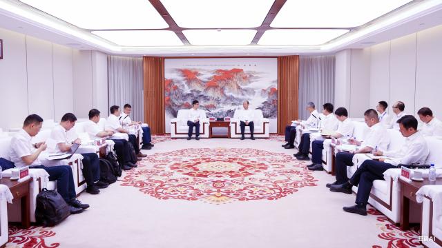 莫鼎革會(huì)見杭氧集團(tuán)黨委書記、董事長(zhǎng)鄭偉