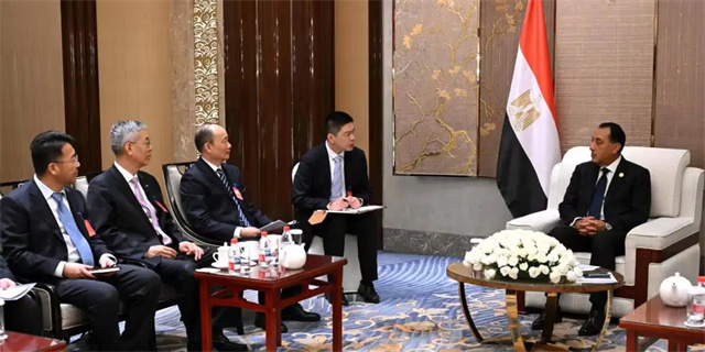 莫鼎革與埃及總理馬德布利舉行重要會(huì)晤