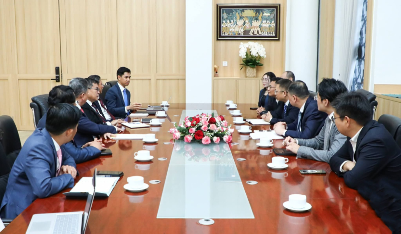 周鴻拜會柬埔寨副首相孫占托等領導